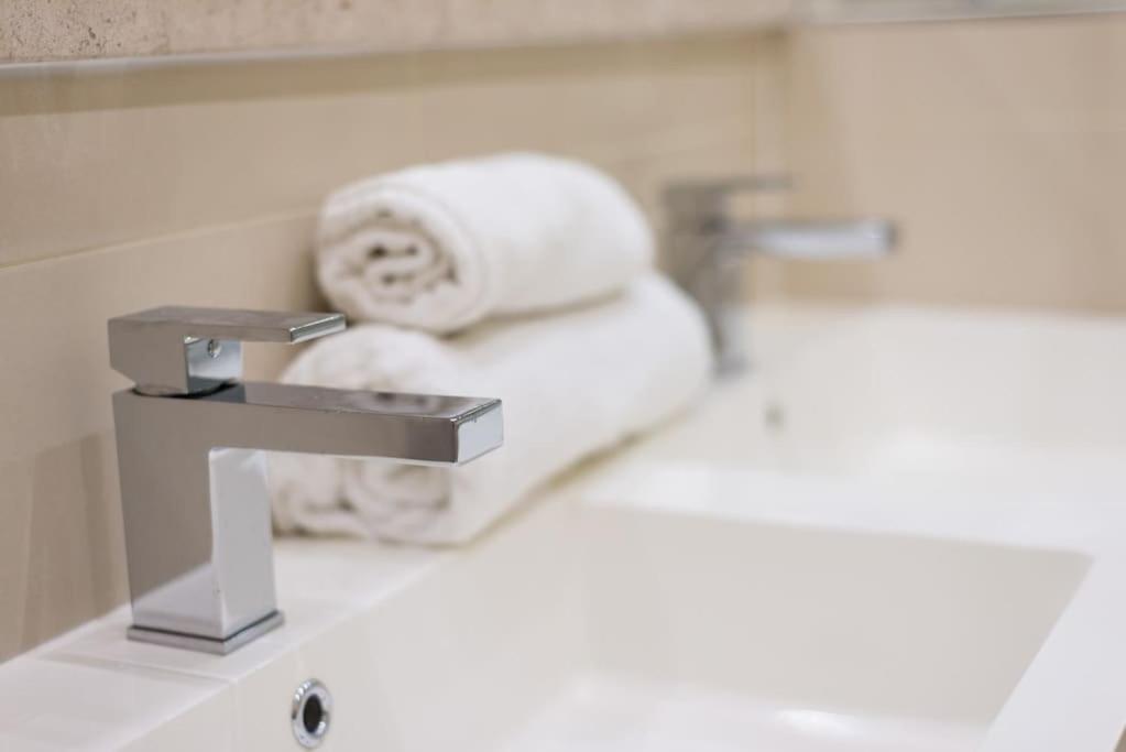 Self Catering , City Centre Apartment With Parking EDI Exteriér fotografie